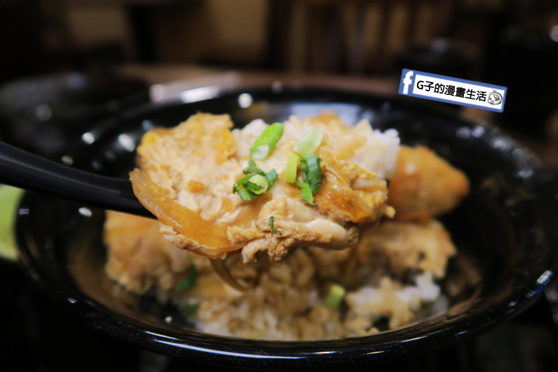新丼 丼飯專賣店 海洋炸牡蠣丼 類似親子丼的醬汁