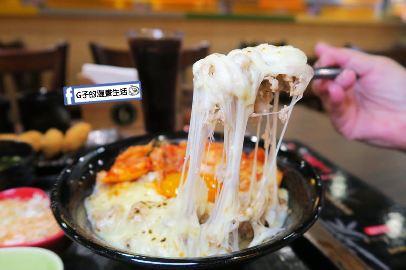 新丼 丼飯專賣店.韓美新丼 泡菜+起司+牛肉+有機蛋 生雞蛋