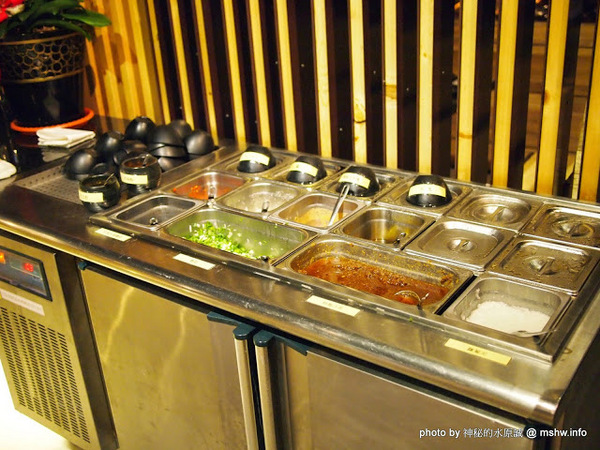 和稻壽喜燒鍋物(公益旗艦店)：【食記】台中和稻鍋物壽喜燒@南屯捷運MRT溝仔墘 : 顛覆傳統的鍋底？食材新鮮,創意吃法的台式壽喜綜合鍋
