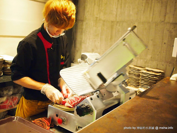 和稻壽喜燒鍋物(公益旗艦店)：【食記】台中和稻鍋物壽喜燒@南屯捷運MRT溝仔墘 : 顛覆傳統的鍋底？食材新鮮,創意吃法的台式壽喜綜合鍋