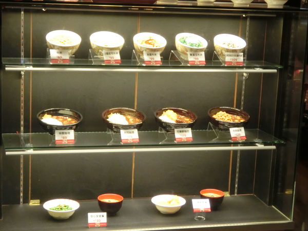 すき家 SUKIYA(古亭店)：<古亭站>不排隊吃不到的日本連鎖丼飯すき家SUKIYA