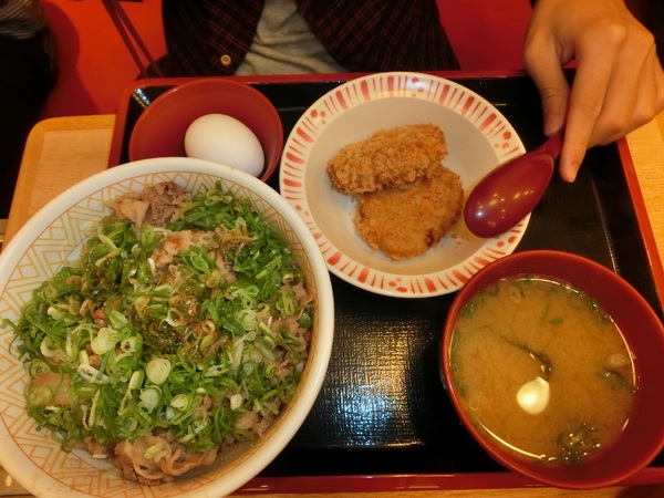 すき家 SUKIYA(古亭店)：<古亭站>不排隊吃不到的日本連鎖丼飯すき家SUKIYA