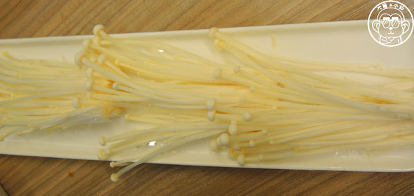 百草三味：呷飽祙【台北中山･百草三味鍋物】一次吃進十餘種契作有機葉菜