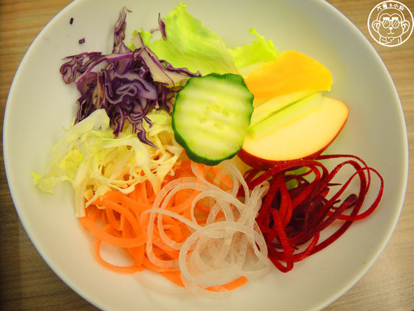 百草三味：呷飽祙【台北中山･百草三味鍋物】一次吃進十餘種契作有機葉菜