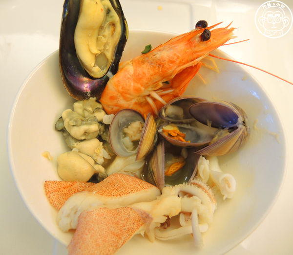 百草三味：呷飽祙【台北中山･百草三味鍋物】一次吃進十餘種契作有機葉菜