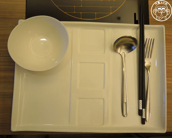 百草三味：呷飽祙【台北中山･百草三味鍋物】一次吃進十餘種契作有機葉菜