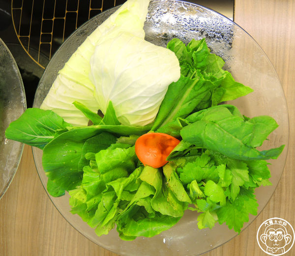 百草三味：呷飽祙【台北中山･百草三味鍋物】一次吃進十餘種契作有機葉菜