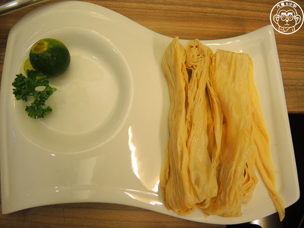 百草三味：呷飽祙【台北中山･百草三味鍋物】一次吃進十餘種契作有機葉菜