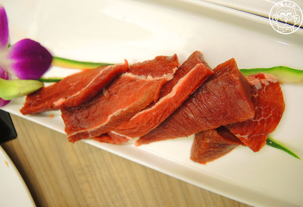 百草三味：呷飽祙【台北中山･百草三味鍋物】一次吃進十餘種契作有機葉菜