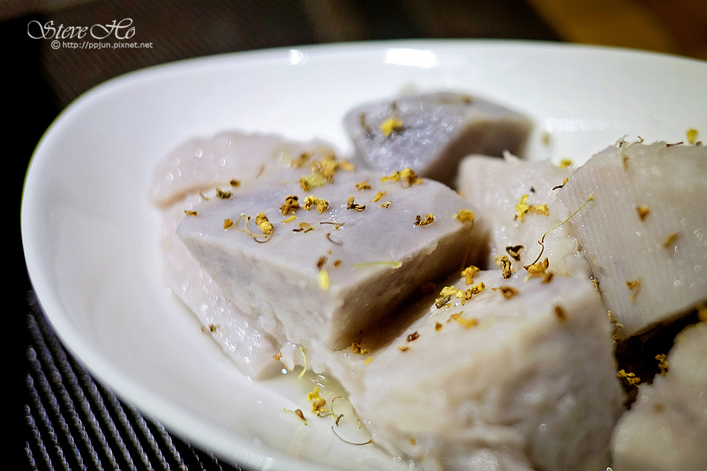 入口后芋头与桂花的香气在齿颊间流窜,很棒的一道手工小菜