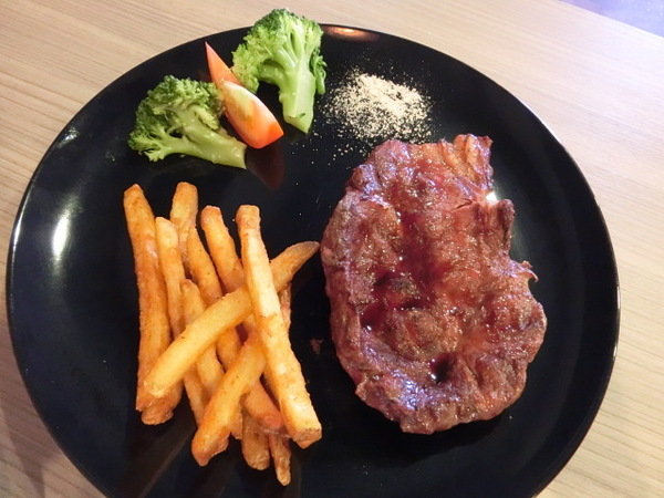 卡帕卡巴Capa Kaba-原味炭火牛排(士林基河總店):【食記】卡帕卡巴capa kaba 原味炭火牛排 - 士林基河總店~新美式餐廳~近士林夜市,歡迎來嚐鮮喔!