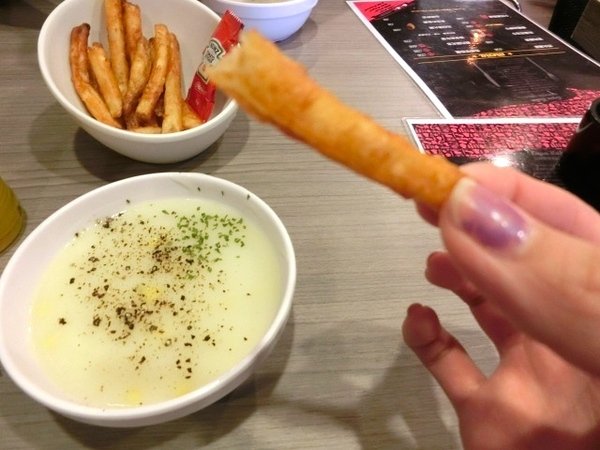 卡帕卡巴Capa Kaba-原味炭火牛排(士林基河總店):【食記】卡帕卡巴capa kaba 原味炭火牛排 - 士林基河總店~新美式餐廳~近士林夜市,歡迎來嚐鮮喔!