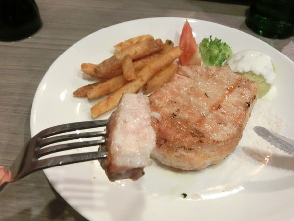 卡帕卡巴Capa Kaba-原味炭火牛排(士林基河總店):【食記】卡帕卡巴capa kaba 原味炭火牛排 - 士林基河總店~新美式餐廳~近士林夜市,歡迎來嚐鮮喔!