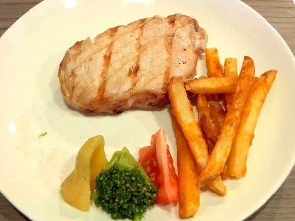 卡帕卡巴Capa Kaba-原味炭火牛排(士林基河總店):【食記】卡帕卡巴capa kaba 原味炭火牛排 - 士林基河總店~新美式餐廳~近士林夜市,歡迎來嚐鮮喔!