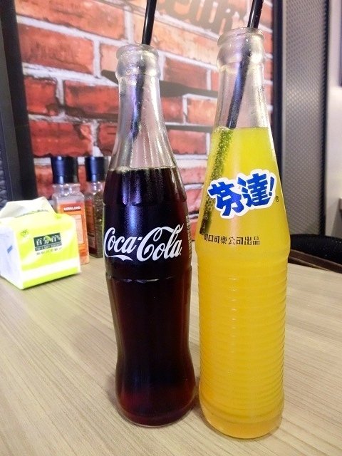 卡帕卡巴Capa Kaba-原味炭火牛排(士林基河總店):【食記】卡帕卡巴capa kaba 原味炭火牛排 - 士林基河總店~新美式餐廳~近士林夜市,歡迎來嚐鮮喔!