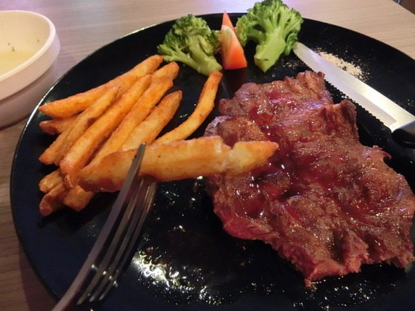 卡帕卡巴Capa Kaba-原味炭火牛排(士林基河總店):【食記】卡帕卡巴capa kaba 原味炭火牛排 - 士林基河總店~新美式餐廳~近士林夜市,歡迎來嚐鮮喔!