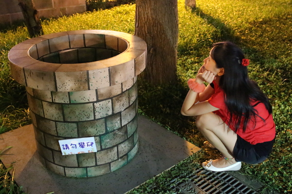 新北市兒童藝術節之童話城堡(新北市府廣場):媽呀~~我來到大人國了「新北市兒童藝術節」之童話城堡