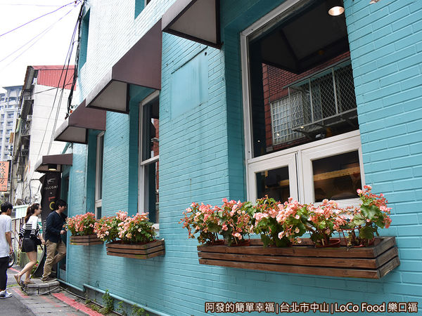 樂口福04-餐廳外牆上窗戶花台.JPG