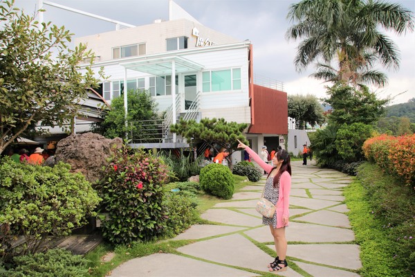 魔幻豆子主題館:【桃園大溪景點】魔幻豆子主題館~迎賓的花卉廊道,浪漫又繽紛,兒童F1賽車等小朋友鬥陣來嘗鮮囉