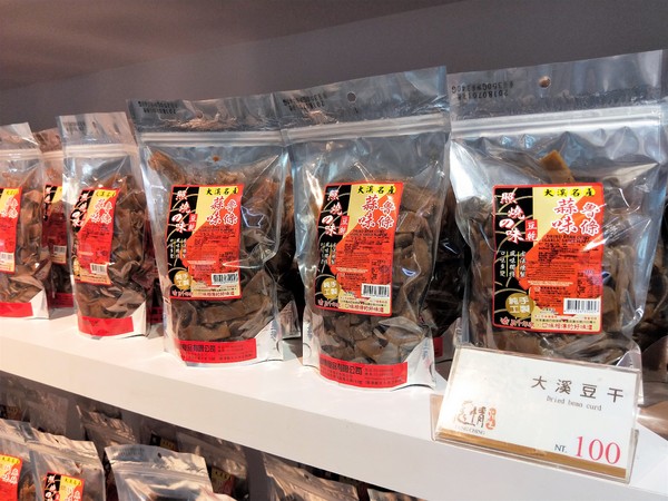 魔幻豆子主題館:【桃園大溪景點】魔幻豆子主題館~迎賓的花卉廊道,浪漫又繽紛,兒童F1賽車等小朋友鬥陣來嘗鮮囉