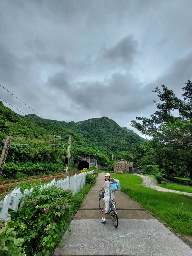 【新北.福隆】舊草嶺隧道騎自行車。草嶺之旅自行車行租車。漫遊無敵海景自行車道