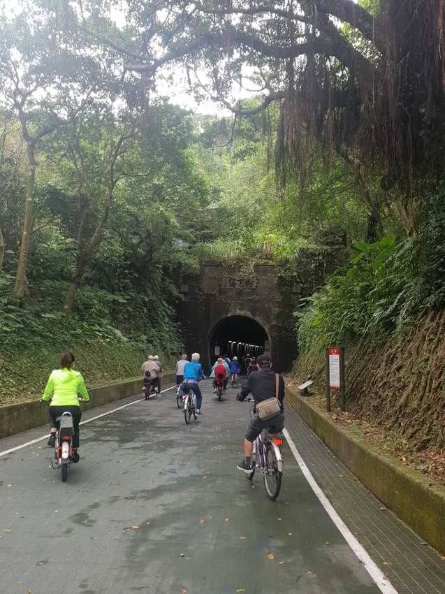 【新北.福隆】舊草嶺隧道騎自行車。草嶺之旅自行車行租車。漫遊無敵海景自行車道
