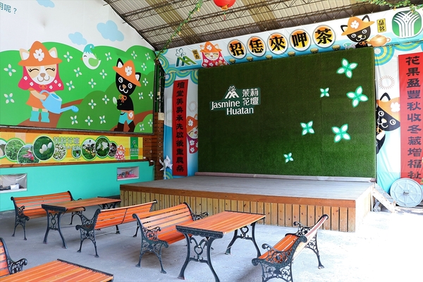 茉莉花壇夢想館:【彰化花壇景點】茉莉花壇夢想館~五彩繽紛彩色屋,秘密花園,彩虹風車廊道,許願鐘及愛情造景拍不停