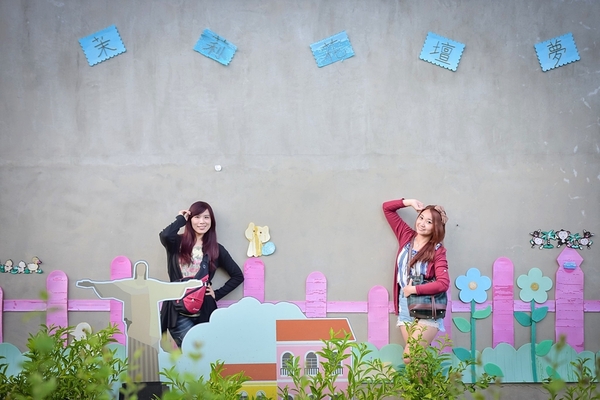 茉莉花壇夢想館:【彰化花壇景點】茉莉花壇夢想館~五彩繽紛彩色屋,秘密花園,彩虹風車廊道,許願鐘及愛情造景拍不停