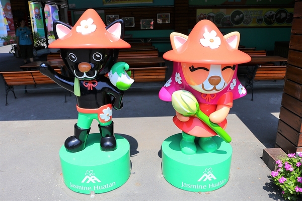 茉莉花壇夢想館:【彰化花壇景點】茉莉花壇夢想館~五彩繽紛彩色屋,秘密花園,彩虹風車廊道,許願鐘及愛情造景拍不停