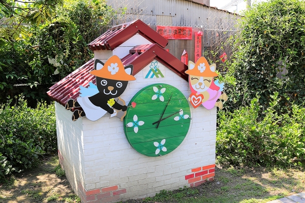 茉莉花壇夢想館:【彰化花壇景點】茉莉花壇夢想館~五彩繽紛彩色屋,秘密花園,彩虹風車廊道,許願鐘及愛情造景拍不停