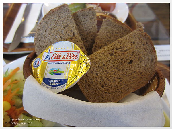 『呷』「捷運永安市場站」☆ 黃白小屋 ☆ 美味特別的德式早午餐