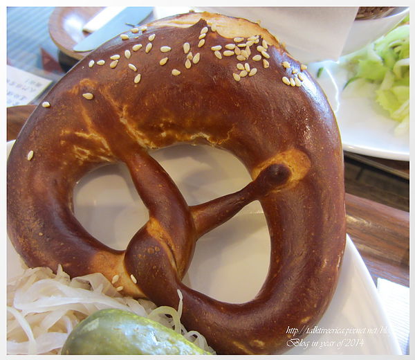 『呷』「捷運永安市場站」☆ 黃白小屋 ☆ 美味特別的德式早午餐