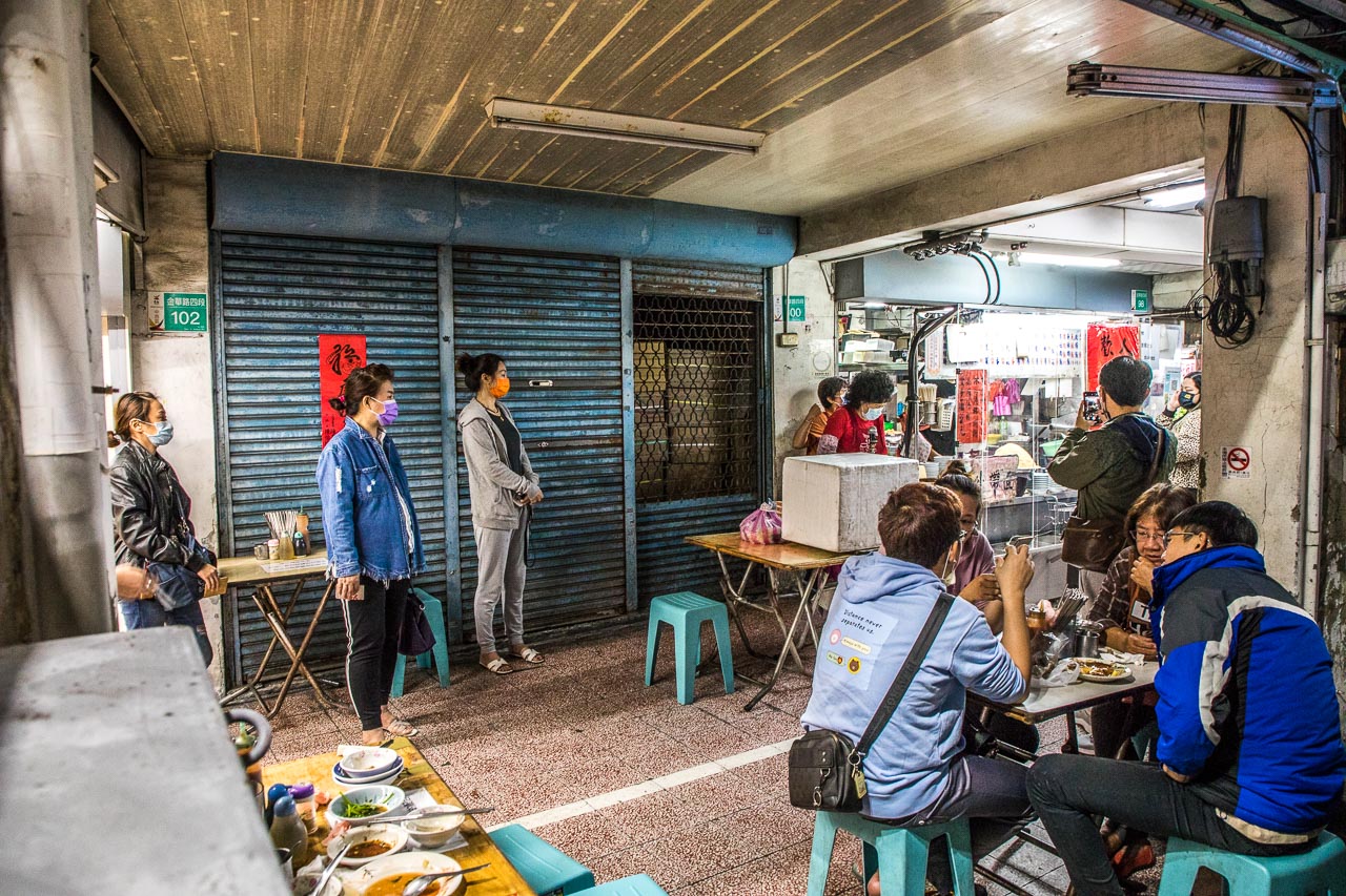 台南在地人的深夜食堂！戽斗米糕～魚鬆滷肉Ｑ米糕，一吃上癮的懷舊古早味！