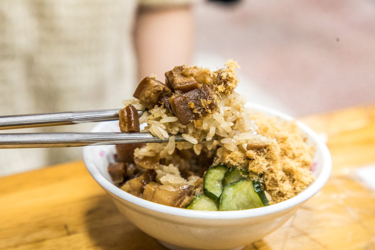 台南在地人的深夜食堂！戽斗米糕～魚鬆滷肉Ｑ米糕，一吃上癮的懷舊古早味！