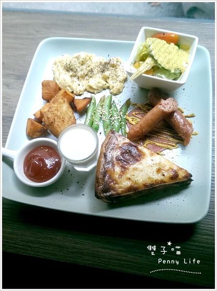 ||食記||-[台中]-西屯區-DEPOT小倉庫-輕食/鹹派 早午餐(近台中新光遠百)有Menu