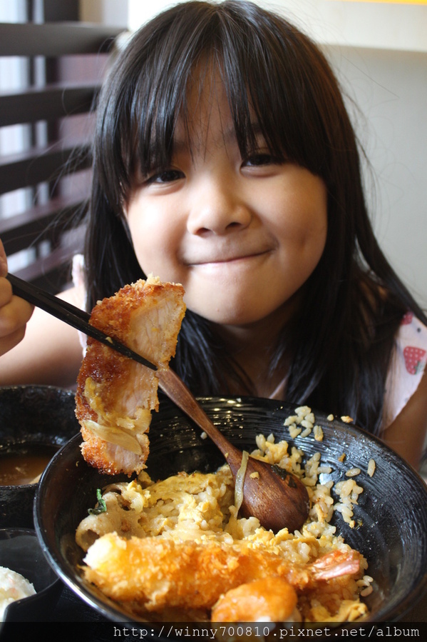 新丼：台北/中山 【新丼-有創意、超新鮮、份量夠、真的讓人很心動!】 捷運中山站