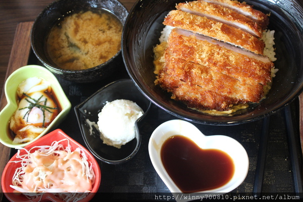 新丼：台北/中山 【新丼-有創意、超新鮮、份量夠、真的讓人很心動!】 捷運中山站