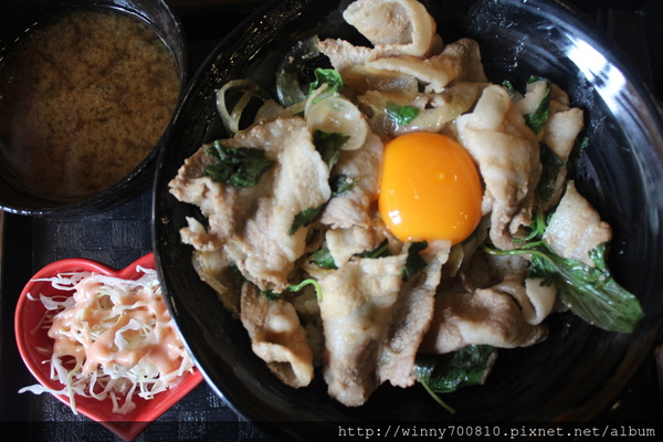 新丼：台北/中山 【新丼-有創意、超新鮮、份量夠、真的讓人很心動!】 捷運中山站