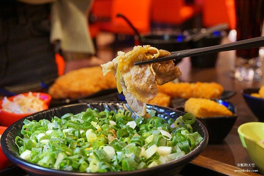 [新北浮誇系丼飯 新丼] 板橋新埔站必吃美食 爆炸滿蔥花 視覺味覺都震撼 湯品白飯無限量供應 - 安妮的天空