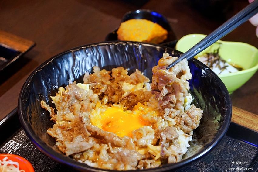 [新北浮誇系丼飯 新丼] 板橋新埔站必吃美食 爆炸滿蔥花 視覺味覺都震撼 湯品白飯無限量供應 - 安妮的天空