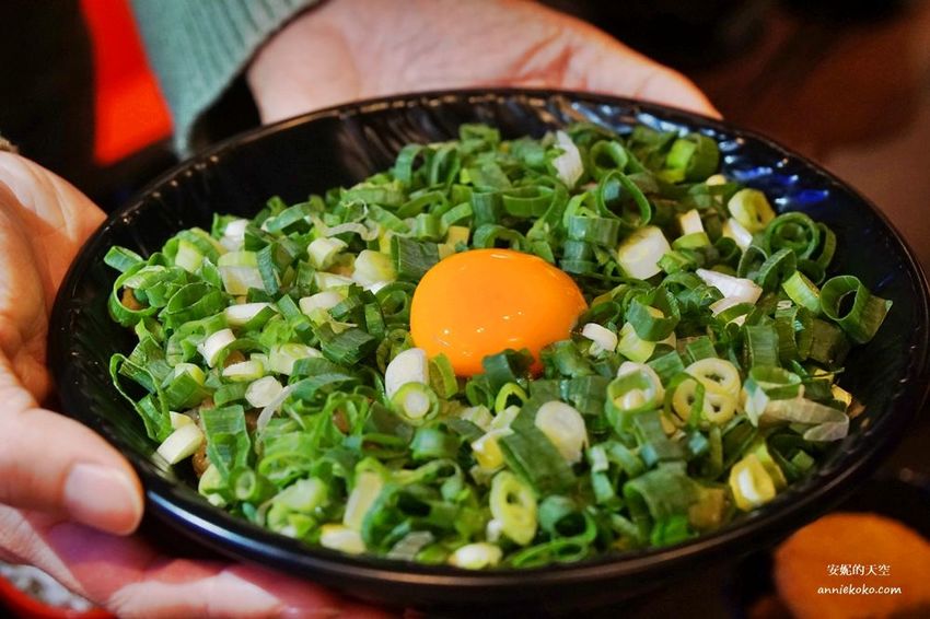 [新北浮誇系丼飯 新丼] 板橋新埔站必吃美食 爆炸滿蔥花 視覺味覺都震撼 湯品白飯無限量供應 - 安妮的天空