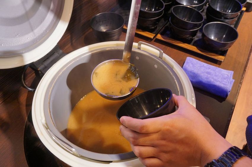 [新北浮誇系丼飯 新丼] 板橋新埔站必吃美食 爆炸滿蔥花 視覺味覺都震撼 湯品白飯無限量供應 - 安妮的天空