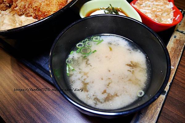 【台北美食】新丼 #起司瀑布 #厚切豬排煉獄丼 27種平價創意丼飯，只要$120元起 (14).JPG