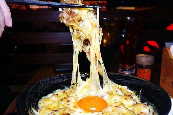【台北美食】新丼 #起司瀑布 #厚切豬排煉獄丼 27種平價創意丼飯，只要$120元起 (9).JPG