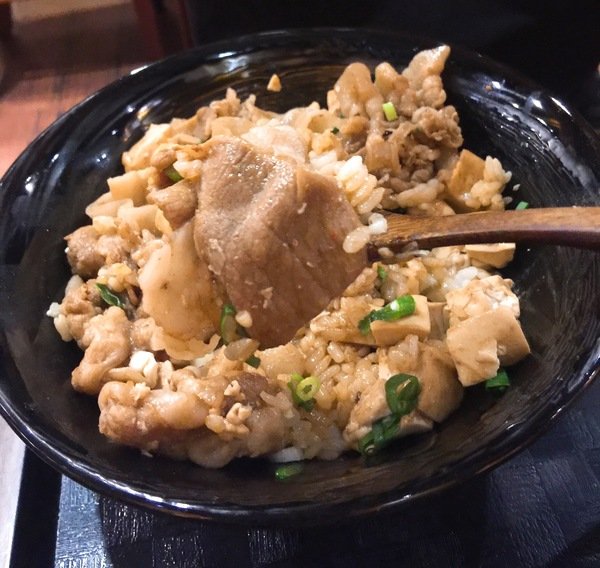 新丼:【捷運中山站美食/21種丼飯】知名創意丼飯料理-新丼~必點「韓式豆腐丼」、「味噌豆腐丼」及「酸甜糖醋炸雞」CP值超高,絕對是你吃飽喝足的好所在喔~