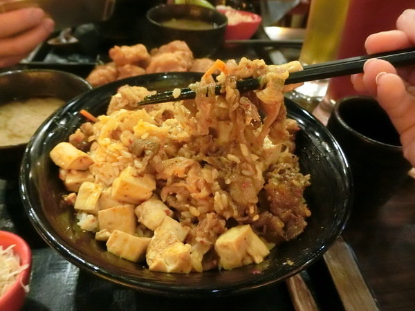 新丼:【捷運中山站美食/21種丼飯】知名創意丼飯料理-新丼~必點「韓式豆腐丼」、「味噌豆腐丼」及「酸甜糖醋炸雞」CP值超高,絕對是你吃飽喝足的好所在喔~