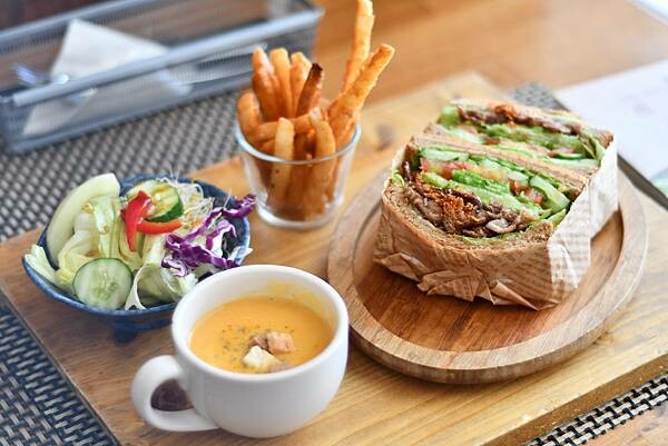 【台南東區】橋上看書~台南老字號早午餐咖啡,適合閱讀、沉思的 【台南東區】橋上看書~台南老字號早午餐咖啡,適合閱讀、沉思的