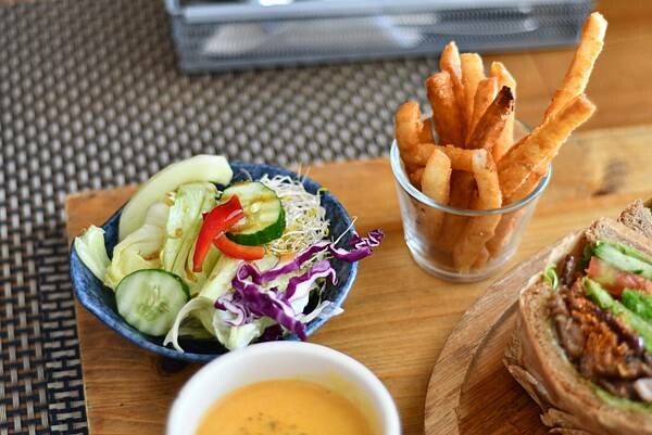 【台南東區】橋上看書~台南老字號早午餐咖啡,適合閱讀、沉思的 【台南東區】橋上看書~台南老字號早午餐咖啡,適合閱讀、沉思的