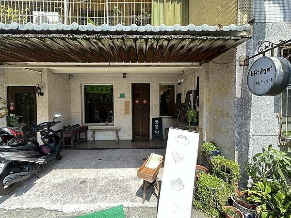 橋上看書 橋上看書