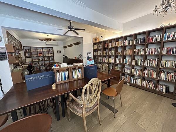 【台南東區】橋上看書~台南老字號早午餐咖啡,適合閱讀、沉思的 【台南東區】橋上看書~台南老字號早午餐咖啡,適合閱讀、沉思的